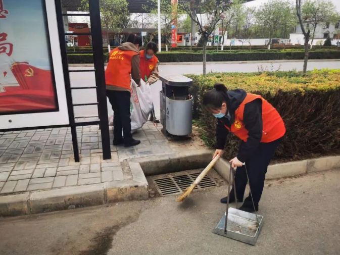 市產(chǎn)投集團赴包抓共建村社開展衛(wèi)生清掃志愿服務(wù)活動(圖5)